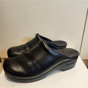 Dansko® Black Smooth Leather Slip-on Clogs sz. 9/39 Ret. $140
